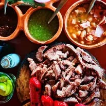 Parrillada Hacienda Cachanilla con salsas